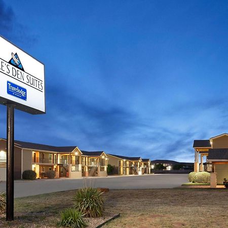 Eagle'S Den Suites Andrews A Travelodge By Wyndham Exteriör bild