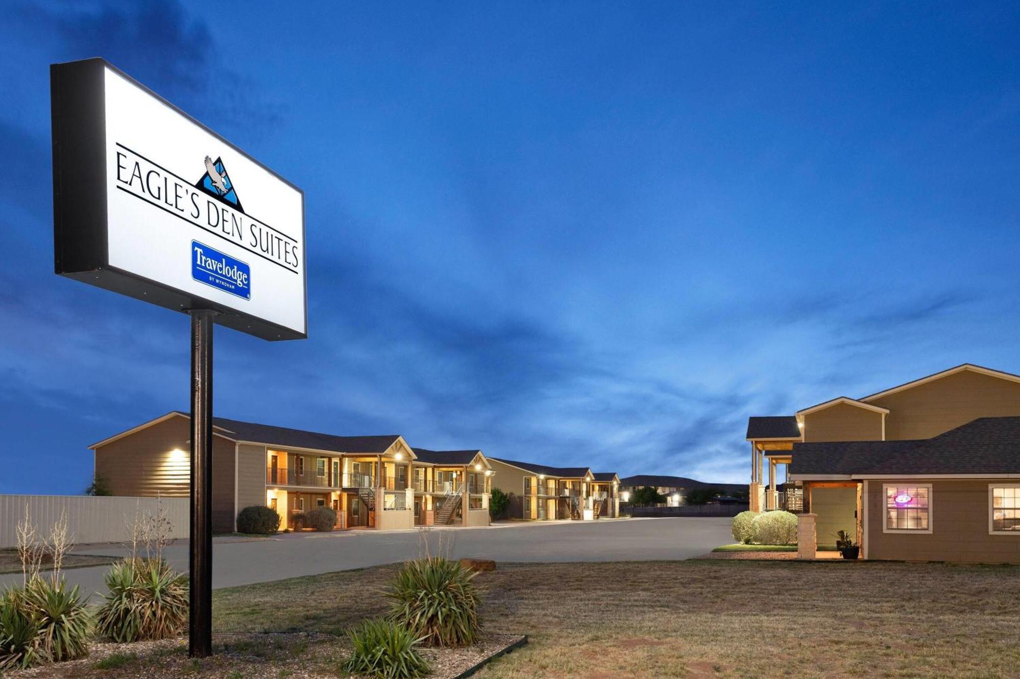 Eagle'S Den Suites Andrews A Travelodge By Wyndham Exteriör bild